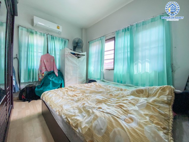 *****บ้านเดี่ยวมือสอง นนทบุรี ม.รติรมย์2 กาญจนาภิเษก เนื้อที่กว้าง 60 ตร.ว. มาพร้อมฟังก์ชัน 3 ห้องนอน 2 ห้องน้ำ 2 ที่จอดรถ ภายในกว้างขวาง พร้อมลากกระเป๋าเข้าอยู่ได้ทันที! ตั้งบนทำเลดี เดินทางสะดวก เชื่อมต่อถนนกาญจนาภิเษก ,ถนนราชพฤกษ์ ,ถนนนครอินทร์ และใกล้ทางด่วน "ศรีรัช" จองเลย!